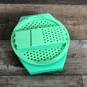 Tupperware Mint Green Round Multi-Grater and Colander Set